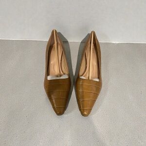 Franco Sarto Tan Crocodile Pattern Pointed Toe Pumps- NEW